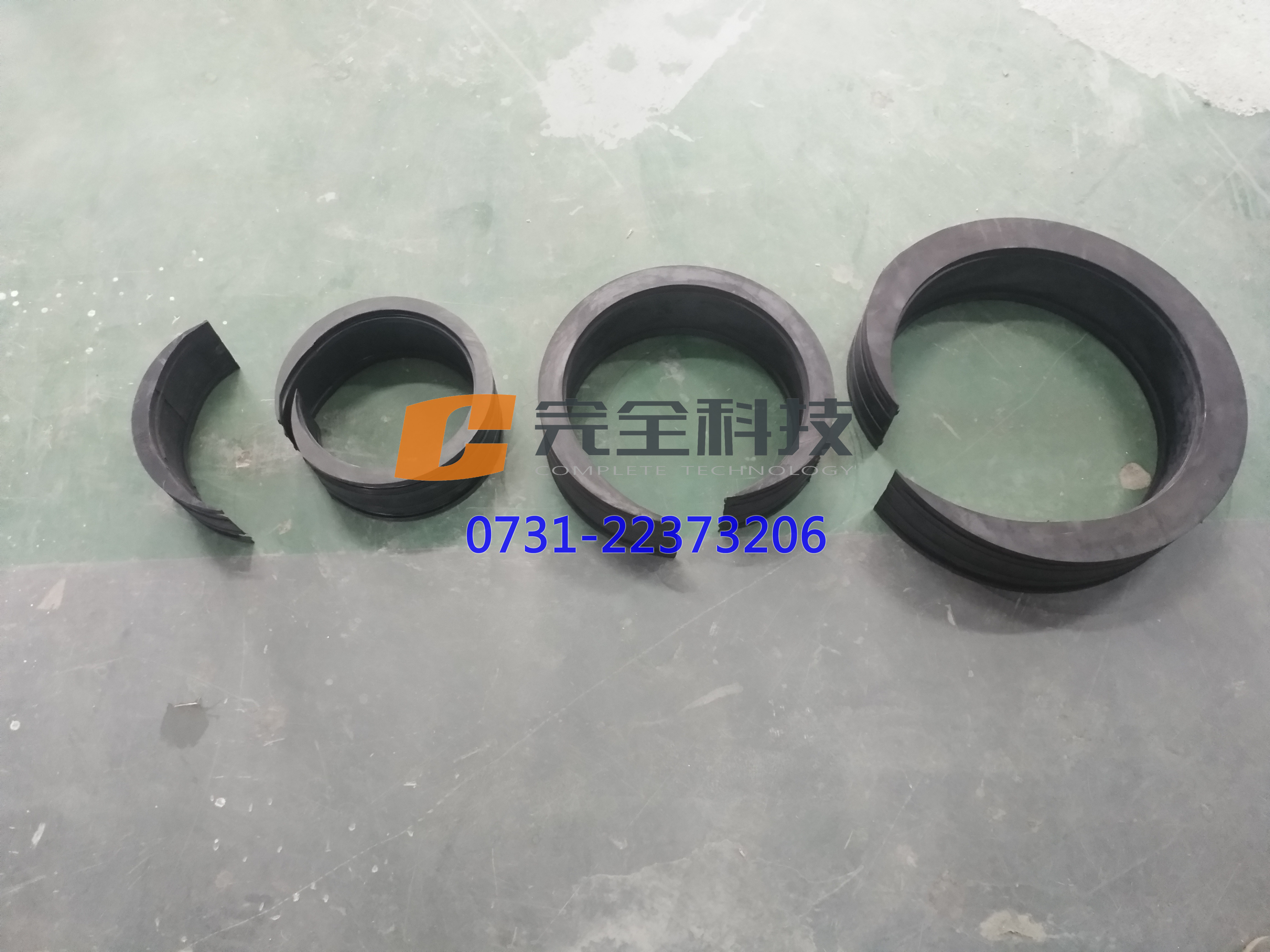 桥梁斜拉杆在预埋钢管内偏心的解决方法